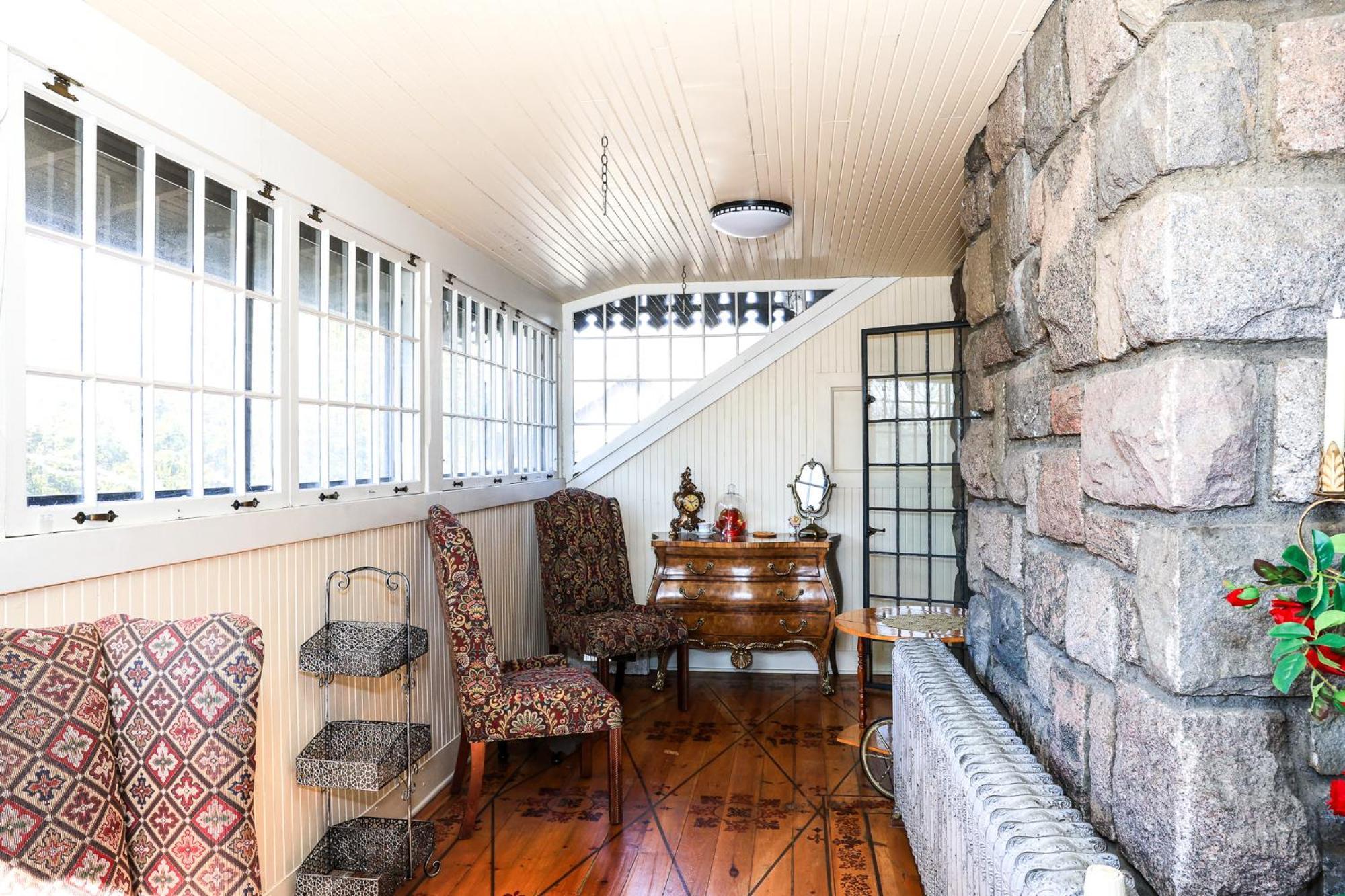 Stone Chalet Bed & Breakfast Inn Ann Arbor Extérieur photo