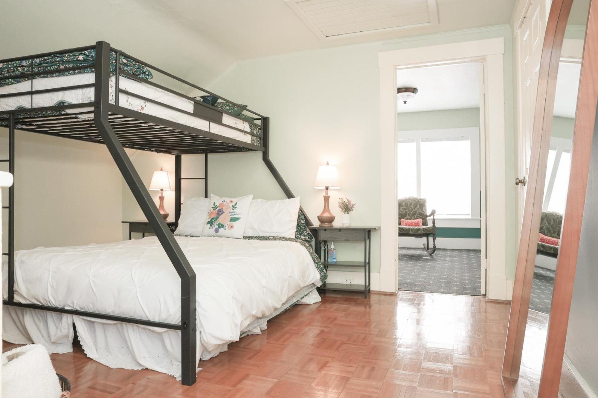 Stone Chalet Bed & Breakfast Inn Ann Arbor Extérieur photo