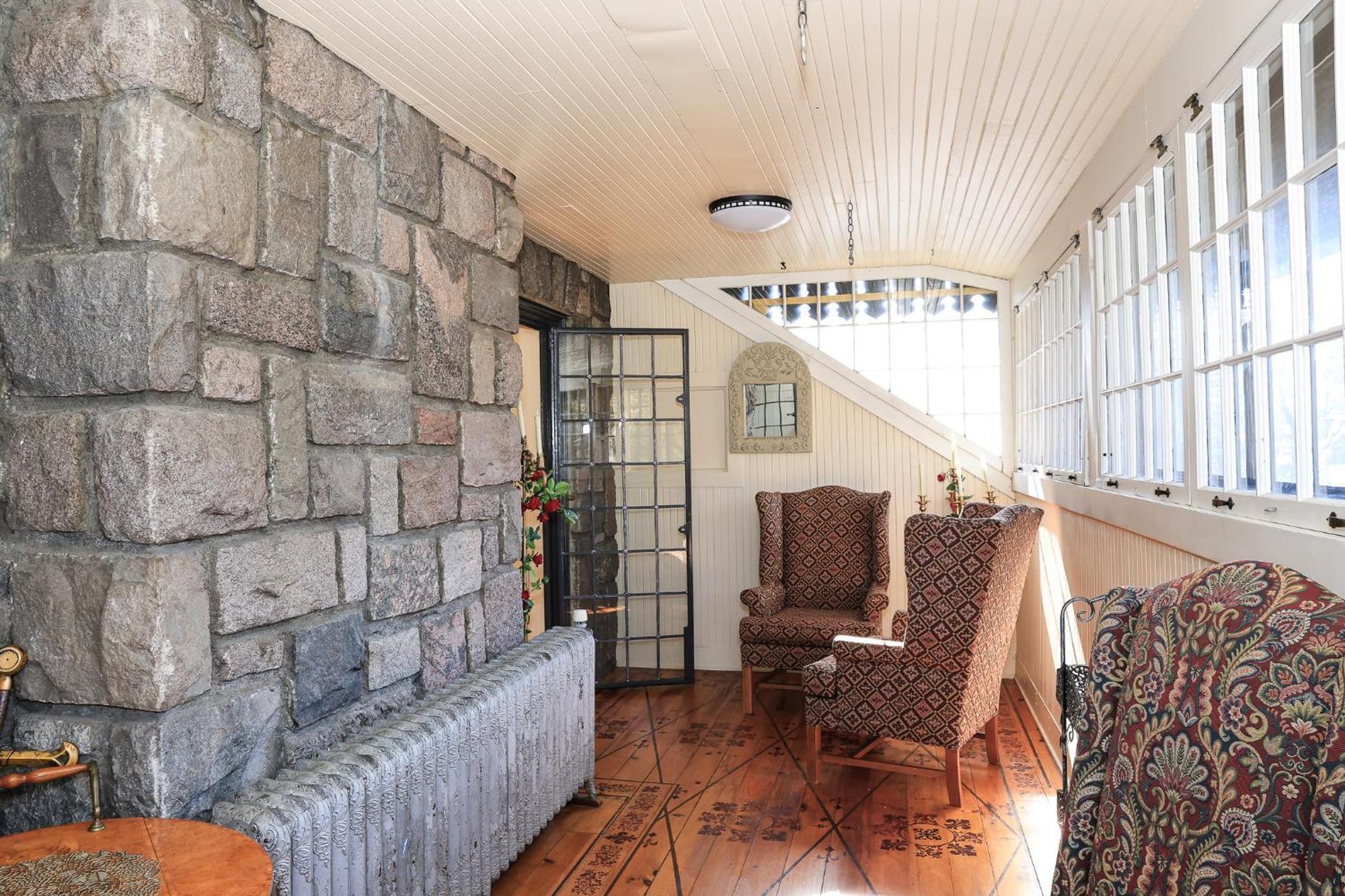 Stone Chalet Bed & Breakfast Inn Ann Arbor Extérieur photo