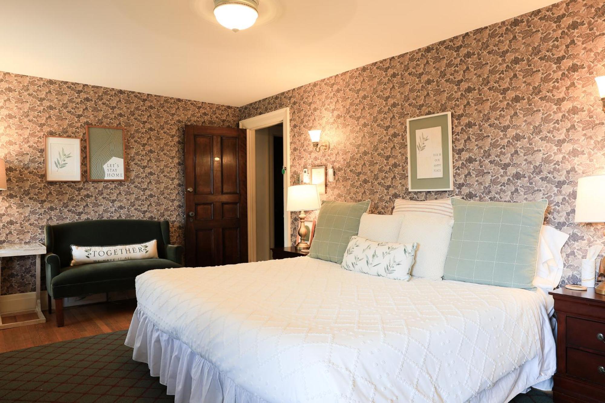 Stone Chalet Bed & Breakfast Inn Ann Arbor Extérieur photo
