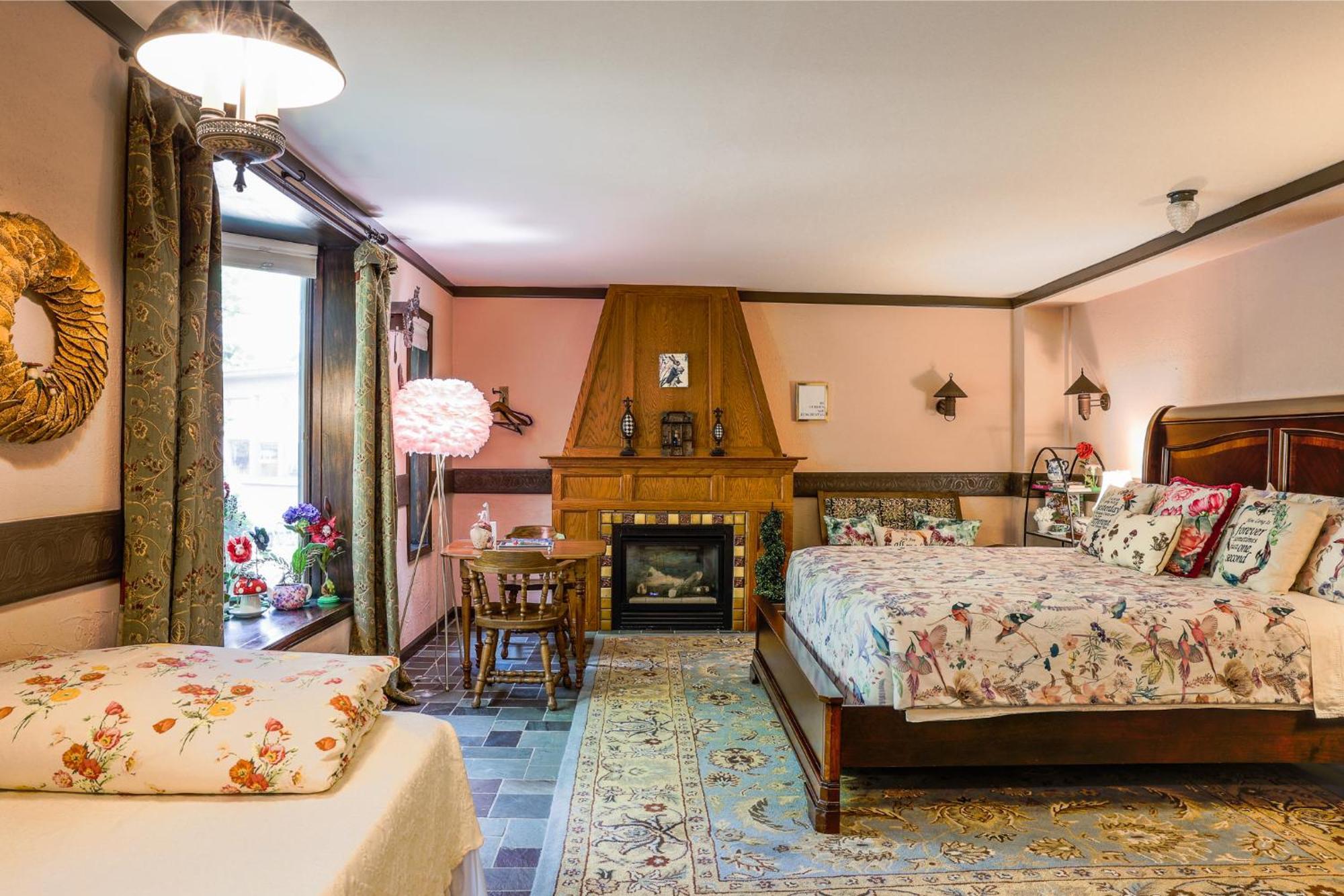Stone Chalet Bed & Breakfast Inn Ann Arbor Extérieur photo