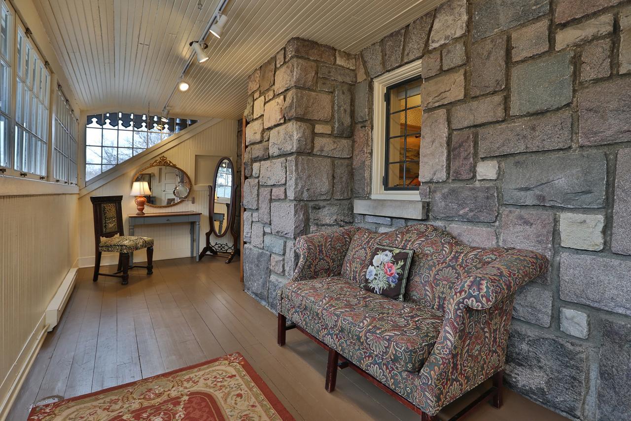 Stone Chalet Bed & Breakfast Inn Ann Arbor Extérieur photo
