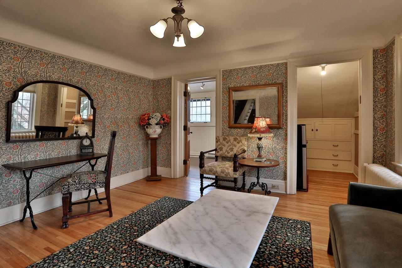 Stone Chalet Bed & Breakfast Inn Ann Arbor Extérieur photo