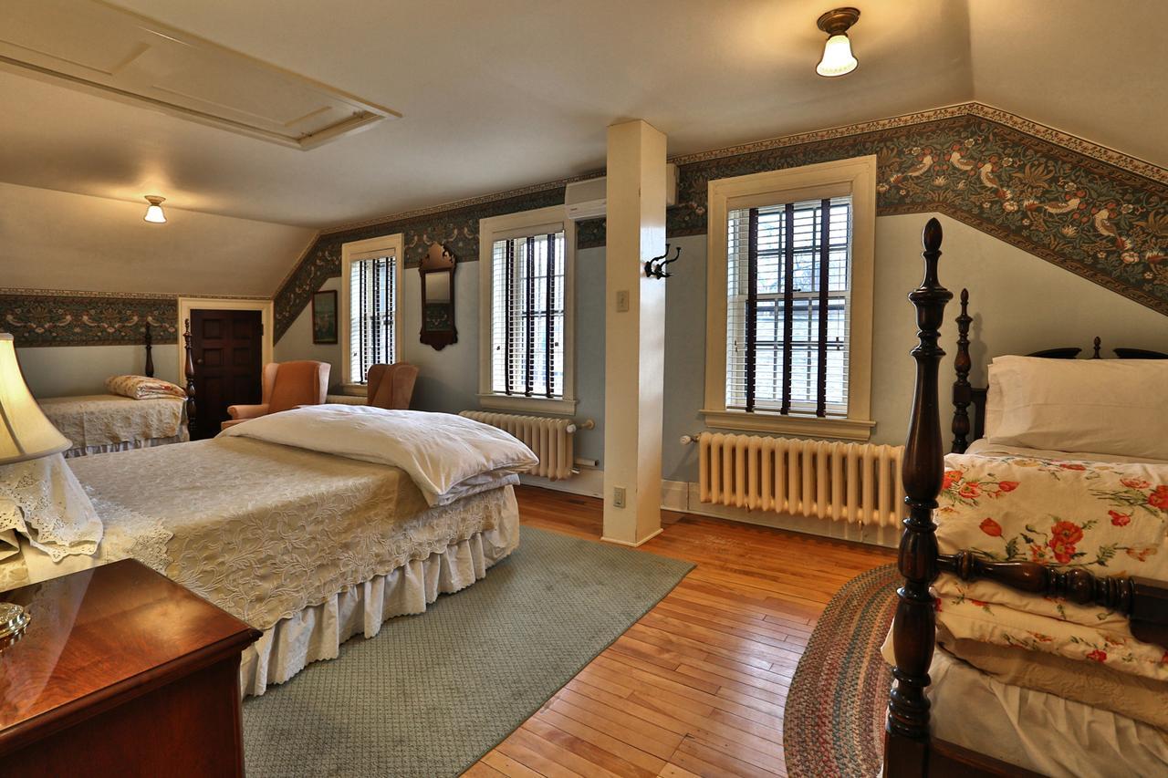 Stone Chalet Bed & Breakfast Inn Ann Arbor Extérieur photo