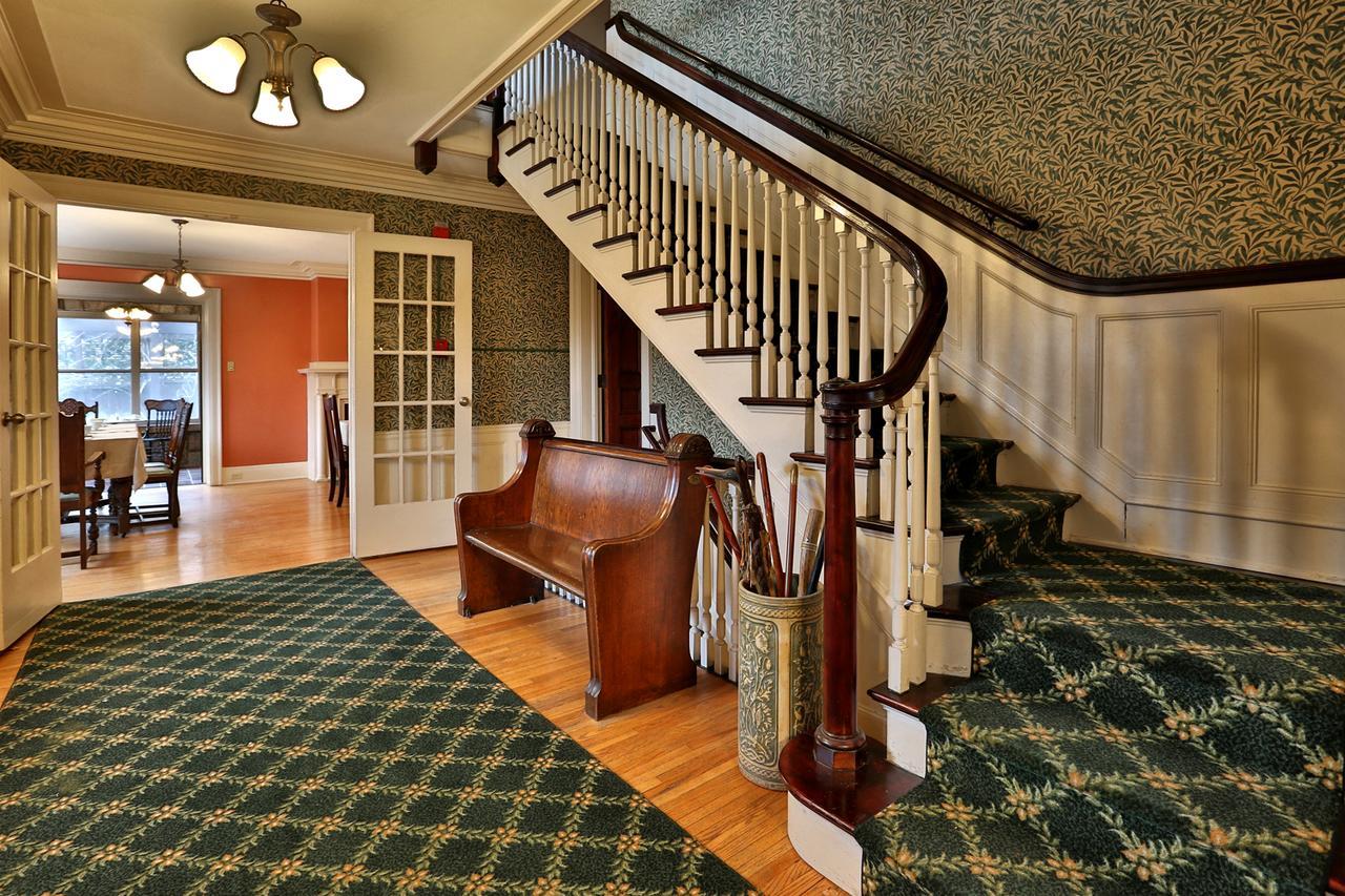 Stone Chalet Bed & Breakfast Inn Ann Arbor Extérieur photo