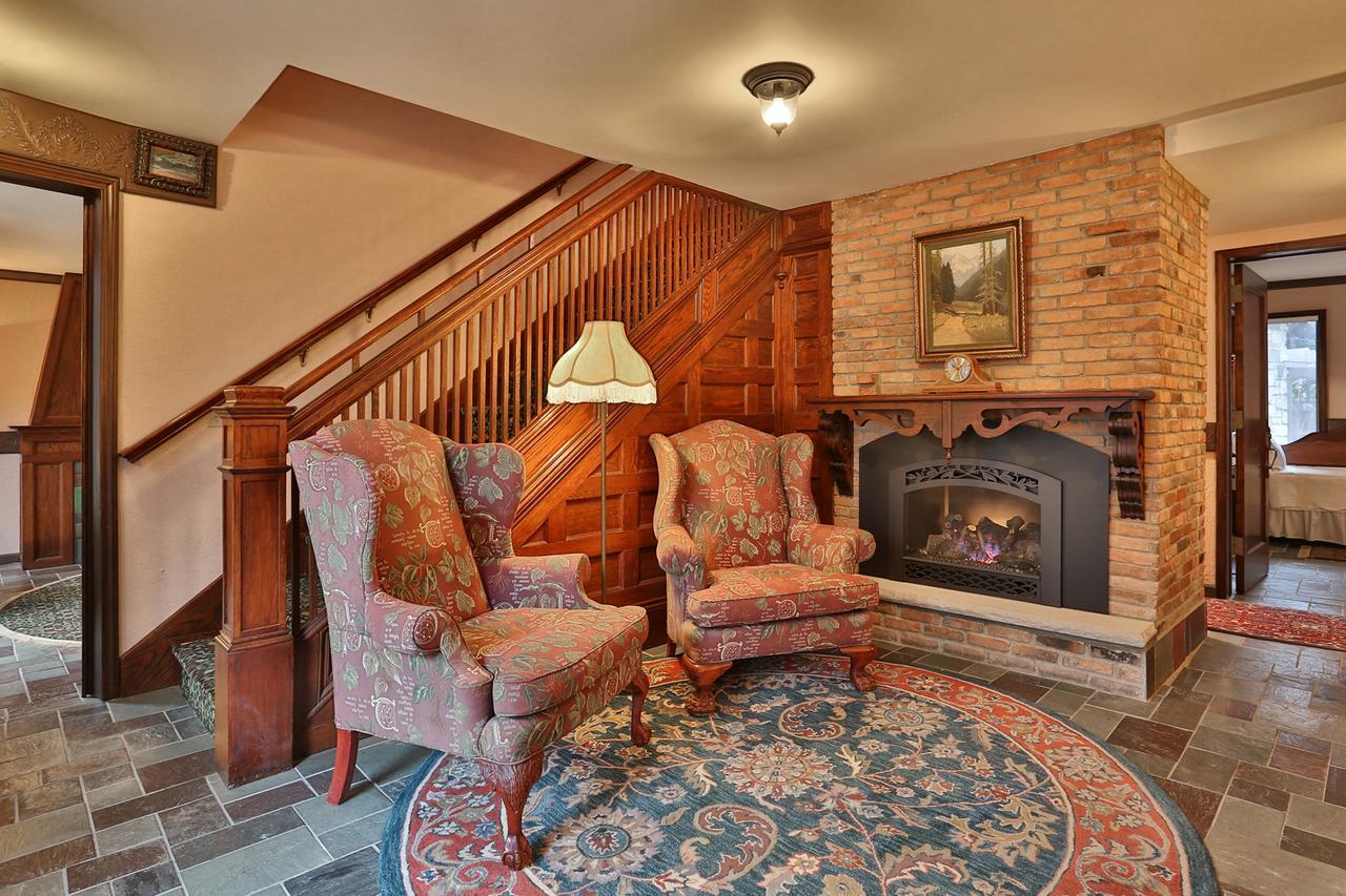 Stone Chalet Bed & Breakfast Inn Ann Arbor Extérieur photo