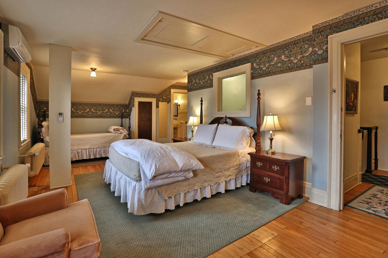 Stone Chalet Bed & Breakfast Inn Ann Arbor Extérieur photo