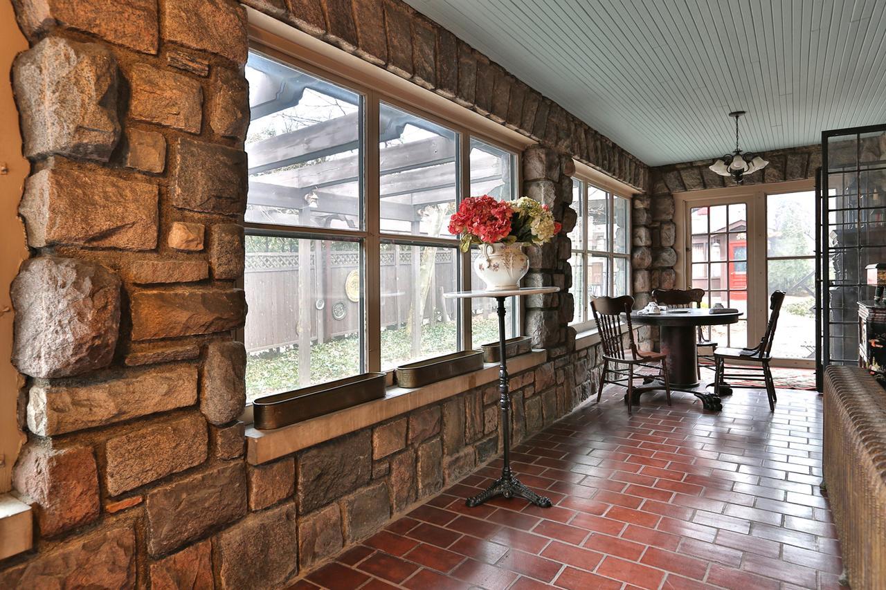 Stone Chalet Bed & Breakfast Inn Ann Arbor Extérieur photo