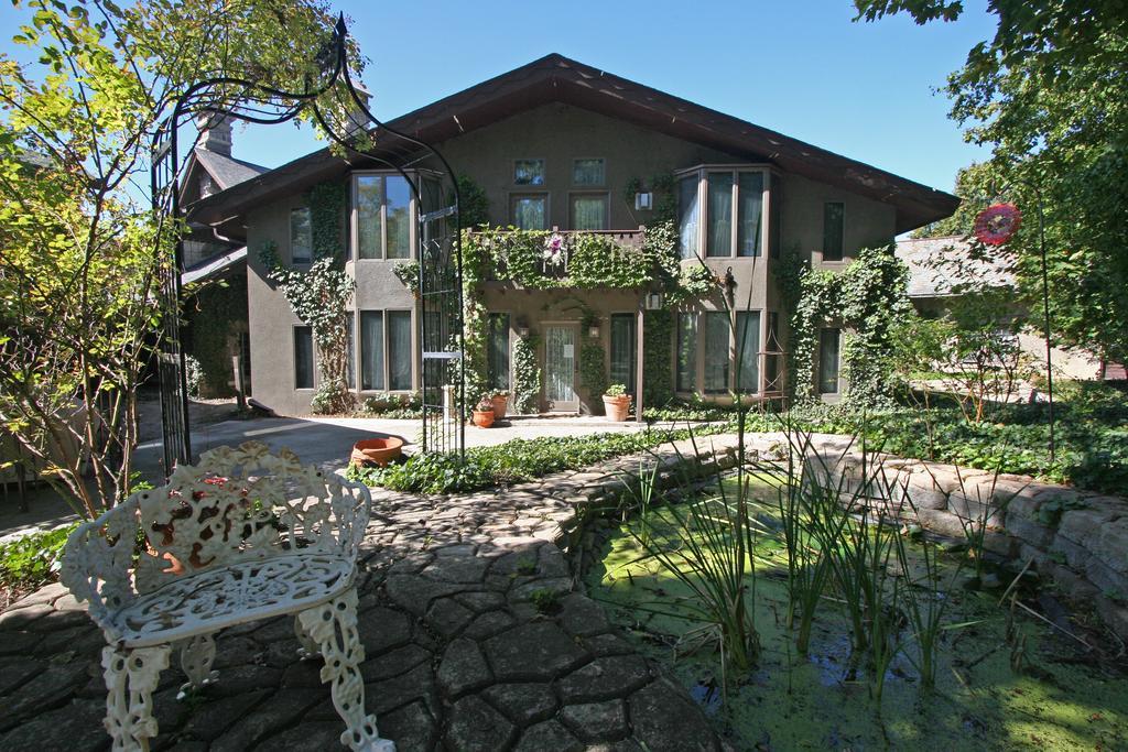 Stone Chalet Bed & Breakfast Inn Ann Arbor Extérieur photo