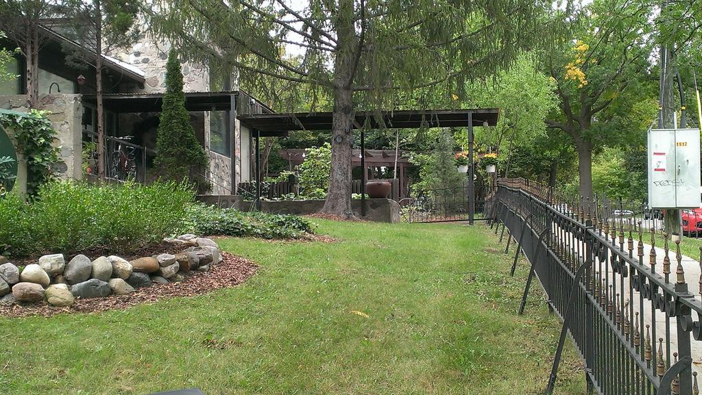 Stone Chalet Bed & Breakfast Inn Ann Arbor Extérieur photo